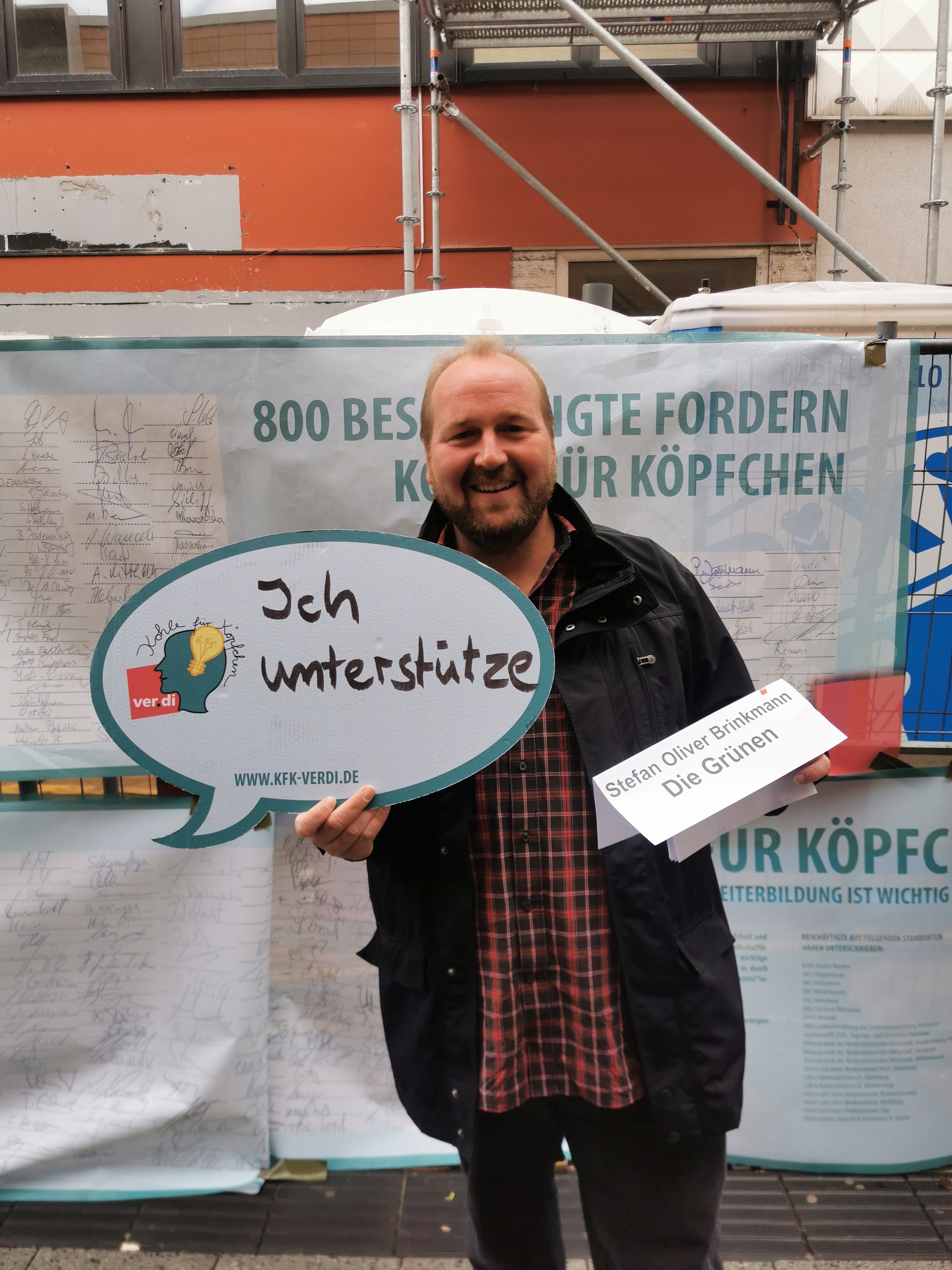 Stefan Brinkmann (Direktkandidat für die Grünen) aus Delmenhorst unterstützt Kohle für Köpfchen. 