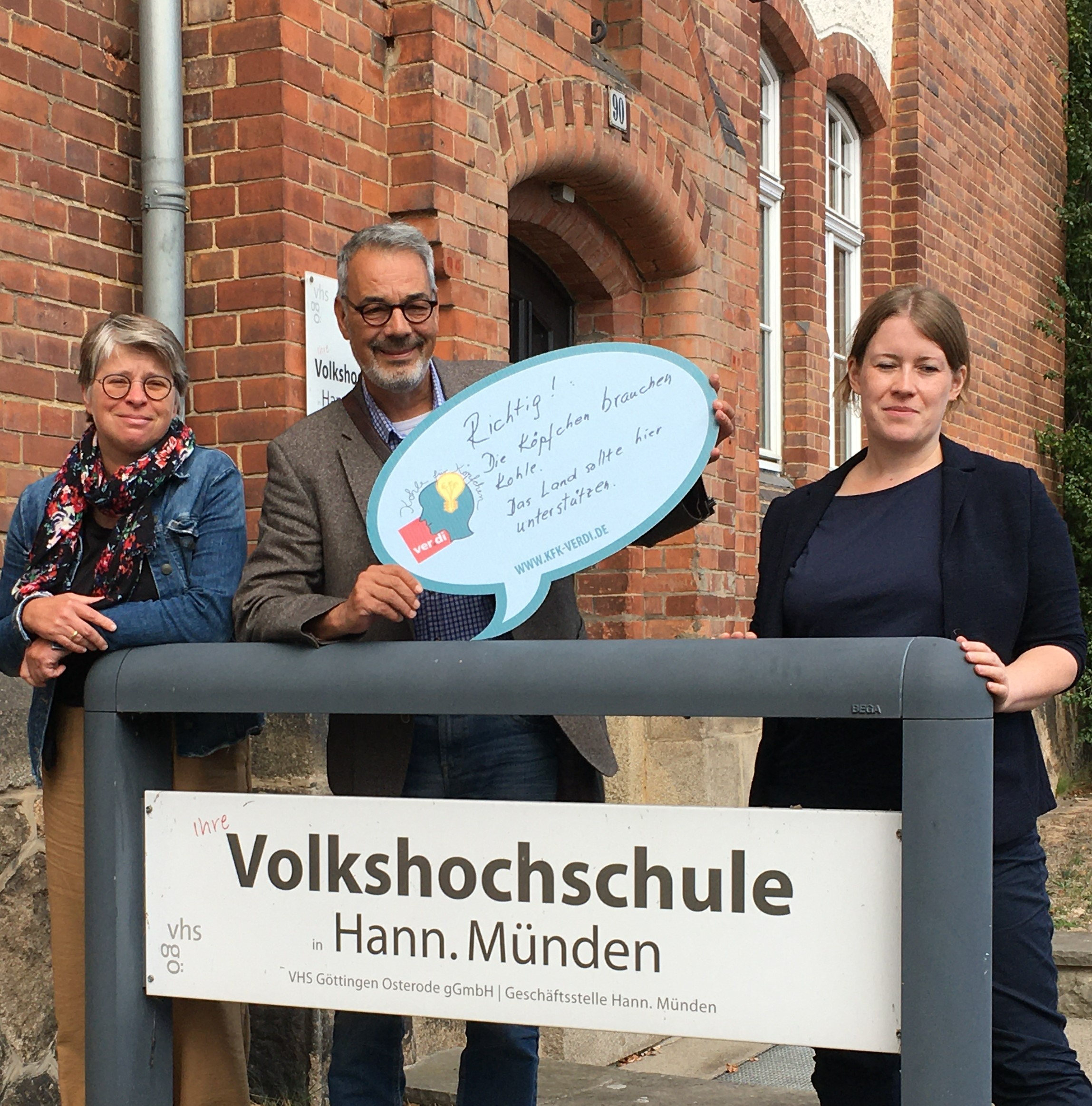 Gerd Hujahn (Kandidat der SPD) in Hannoversch Münden mit Kolleg*innen der VHS Göttingen Osterode.