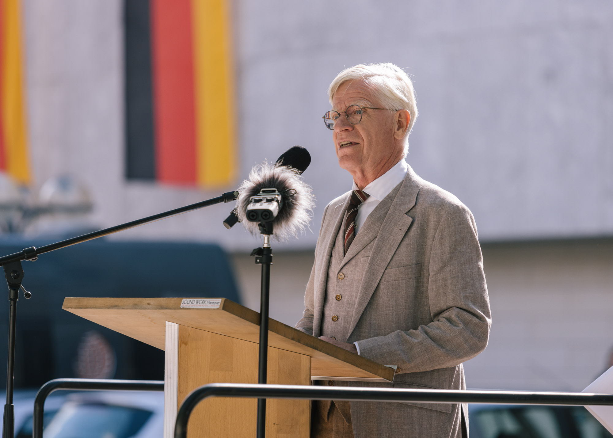 Burkhard Jasper (MdL der CDU) hält eine Rede auf der Demonstration am 22.09. in Hannover.