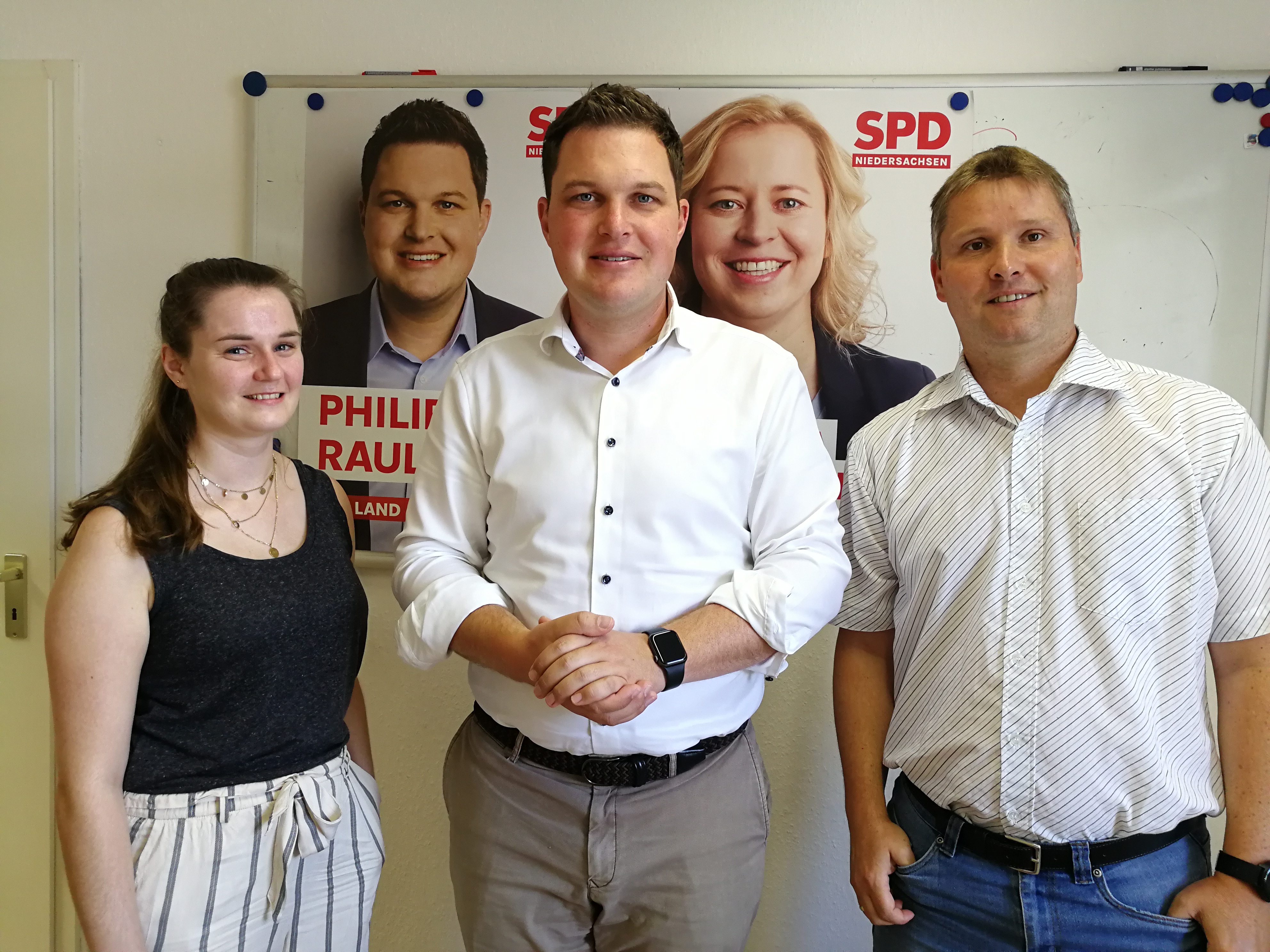 Philipp Raulfs (Vorsitzender SPD im Kreis Gifhorn + stv. Landesvorsitzender der SPD Niedersachsen) mit Laureen und Eike