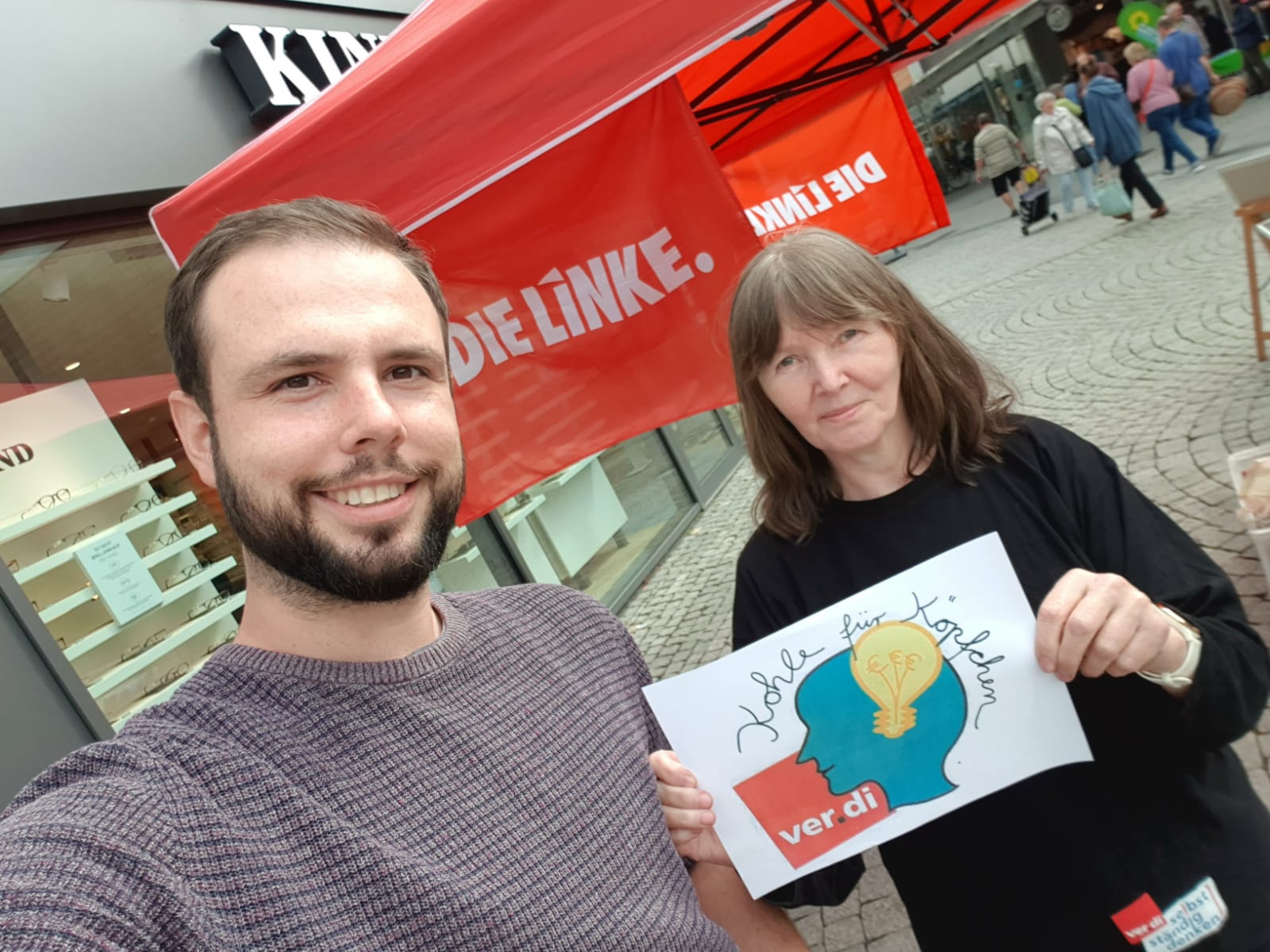 Edith Belz, Direktkandidatin für DIE LINKE im Wahlkreis 65 - Delmennhorst und Kreissprecher Manuel Paschke unterstützen die Kampagne, weil Weiterbildung für alle möglich sein und dafür auch entsprechende Wertschätzung erfahren muss.